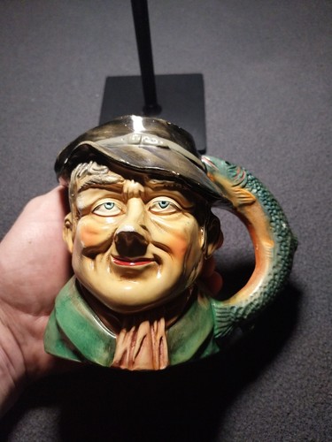 Figurenkrug sehr schön und - sehr,