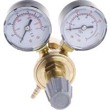 Druckminderer und Manometer