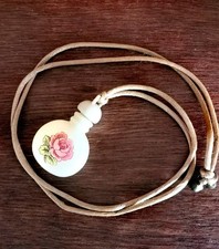 Avon Parfumkette, Anhänger