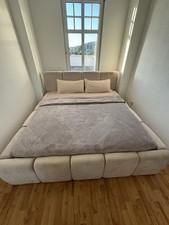 Modernes Polsterbett 180x200 cm in Beige