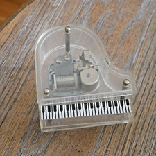 Schöne Spieluhr Klavier