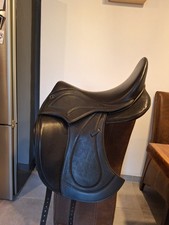 Signum Omega Kenzie Dressursattel 18 Zoll schwarz wie neu