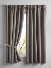 2 Verdunkelungsvorhänge