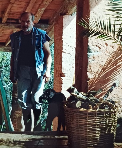 Mann mit hund auf - mit,