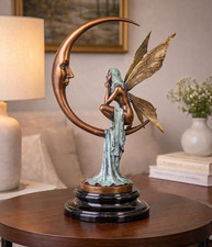 Bronze Skulptur Fee auf Mond