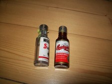 2 Feuerzeuge Feuersteinzündung, Flaschenform, Werbeaufdrucke Sambuca/Budweiser