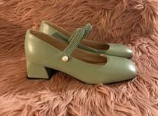 Mary Jane Pumps mit Riemen