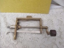 ANTIK - historischer : nummerierter Federwinder für Großuhren : ( Messing )