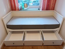 Bett 200/80. Holz, Gebraucht, Hemnes, 3 Schubladen, Weiß, ein Griff fehlt.
