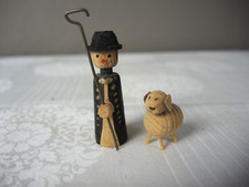 2 alte Erzgebirge Holzfiguren