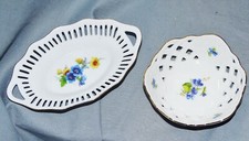 2 kleine Durchbruchschalen