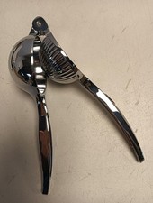 Premium Edelstahl 7cm Zitronenpresse – Robuste Handpresse Zitronen & Limetten –