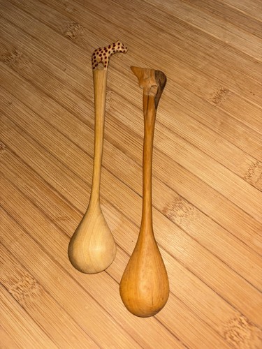 Zwei kleine holzlöffel - zwei,