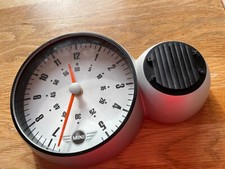 Wanduhr MINICOOPER, stündliche Rausfahrt von Mini aus der Garage mit Hupen