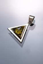 schöner Bernstein-Anhänger