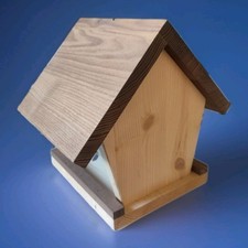 Vogelhaus aus Nadelholz mit Plexiglasscheiben und Thermoholz-Dach – 0,8 L Futter