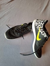 Leichte Nike Hallenschuhe Turnschuhe Sportschuhe Fitsole Gr 38,5 wie neu