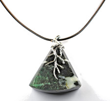 135 Karat grüner Smaragd