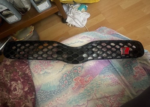 Toyota yaris grill - ts,