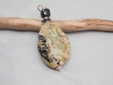 Chrysokoll mit schwarzen