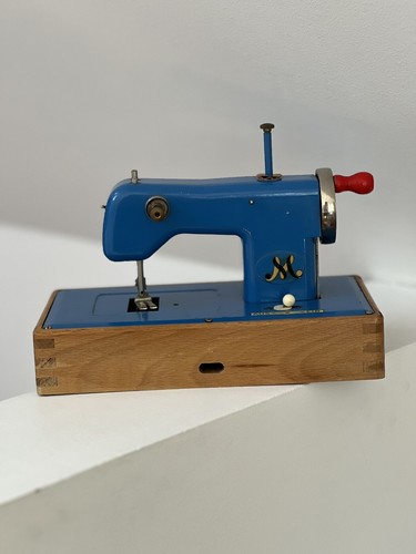 Kleine kinder nähmaschine - nähmaschine, von