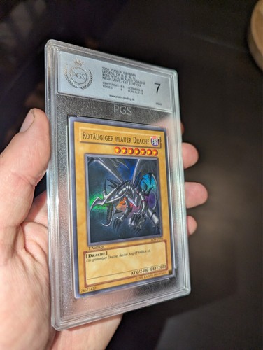 Rotäugiger schwarzer - yu-gi-oh,