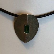 Oval mit grünem stein - oval,