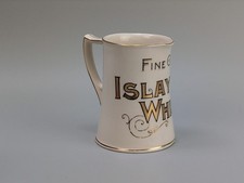Limited Edition kleiner Whisky Wasserkrug Fine Old Islay Whisky Hill Kirche