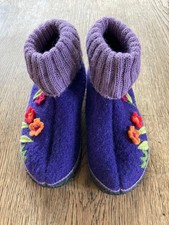 Schöne warme Kinderhausschuhe