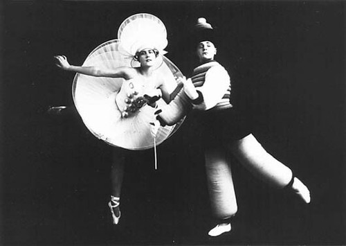 Bauhaus triadisches ballett - "triadisches, ballett"
