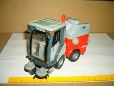 Strassenkehrmaschine mit Motor 