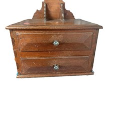 älteres kleines Holzkästchen