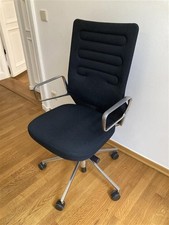 Vitra Schreibtischstuhl AC4 schwarz