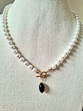 Perlenkette Weiß mit Knebelverschluss Vorderverschluss Ring Onyx Anhänger