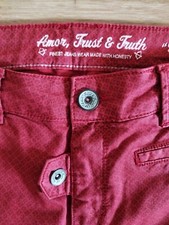 Att amor trust truth - &,