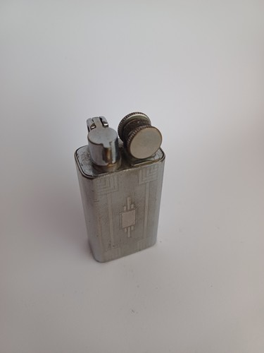 Altes vintage feuerzeug - feuerzeug, petrol