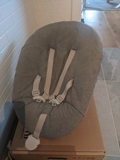 Nomi Babywippe / Babyschale /