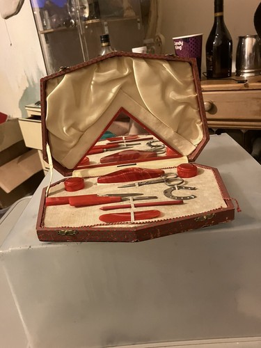 Art deco bakerlite - art,