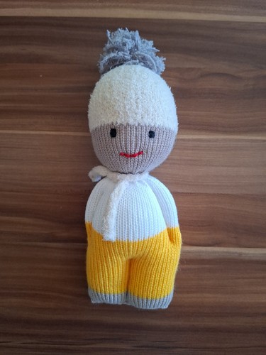 Selbstgestrickte puppen - ,