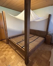 Himmelbett 200x180 mit Lattenrost und Nachttisch