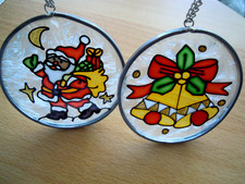 Weihnachten Fensterbild  2 Anhänger Glaskunst Weihnachtsmann Glocke TOP Zustand