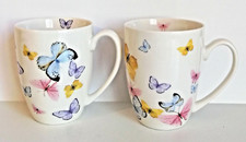 zwei schöne Milch Tee Kaffee