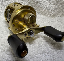 Shimano Calcutta Conquest 101 Baitcast Angelrolle JDM linker Griff