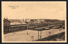 AK Arnsdorf i. Sa., Bahnhof mit Gleisen u. Bahnsteig aus der Vogelschau 