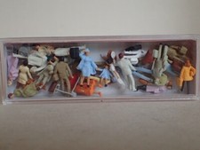 Preiser Reisende gehend stehend Koffer Gepäckwagen 24 St 14401 H0 1:87 OVP