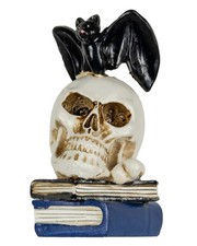 Fledermaus auf Totenkopf als