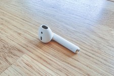 Original Apple AirPods Links MMEF2ZM/A