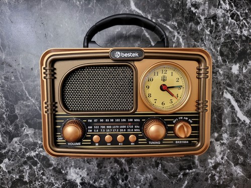 Tragbares radio mit uhr - mit, und