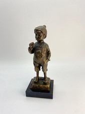 Bronzeskulptur Junge mit Zigarette auf Marmor nach Schmidt Felling