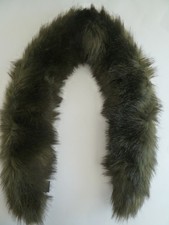 Webpelzkragen zum Umlegen, schwarz mit grünem Schimmer